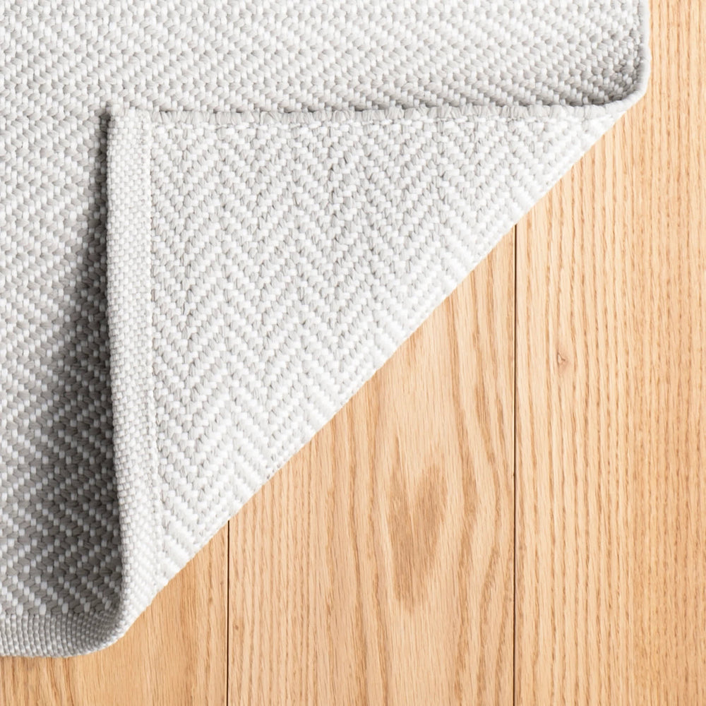 Herringbone Handwoven Indoor/Outdoor Rug | Pearl Grey/White