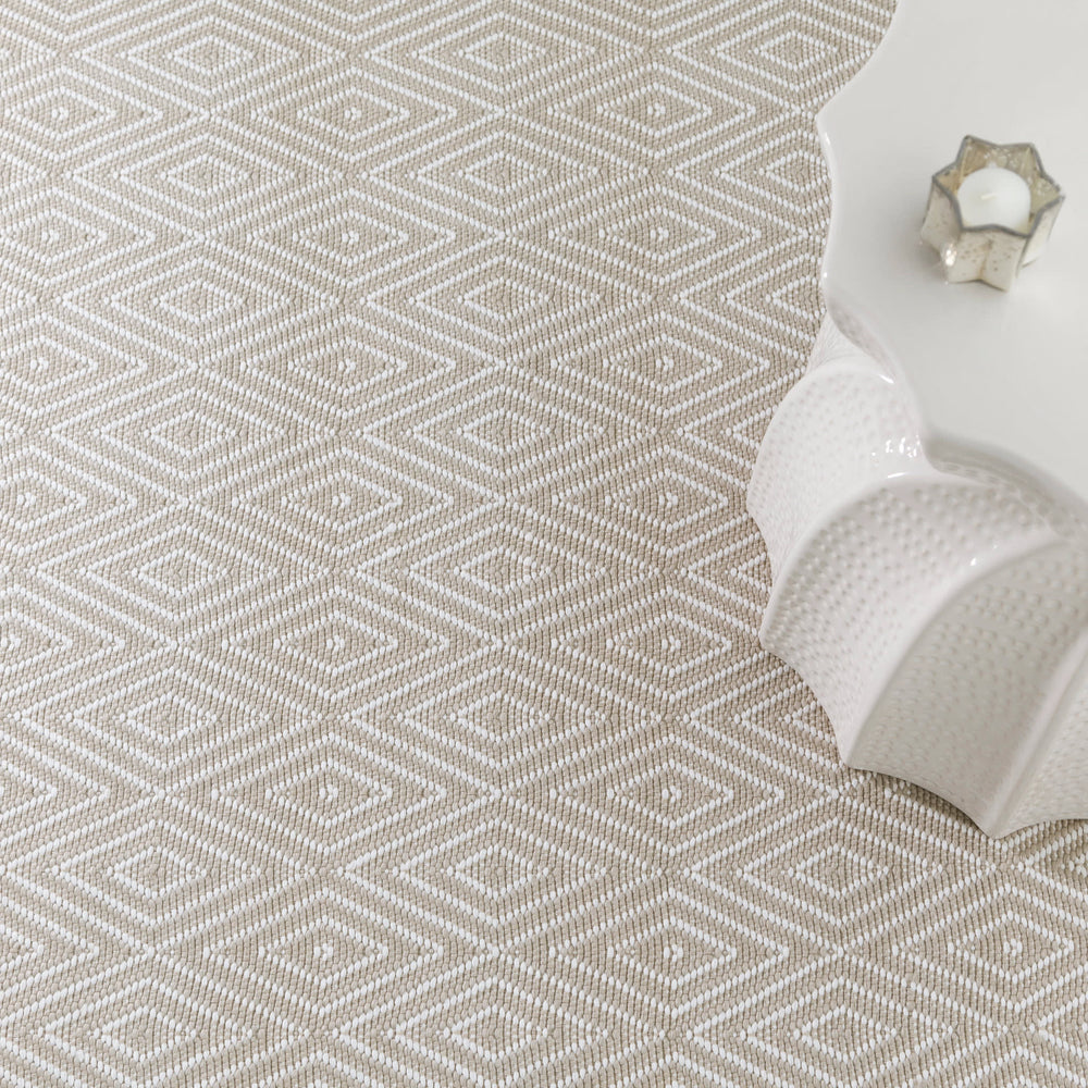 Diamond Handwoven Indoor/Outdoor Rug | Platinum/White