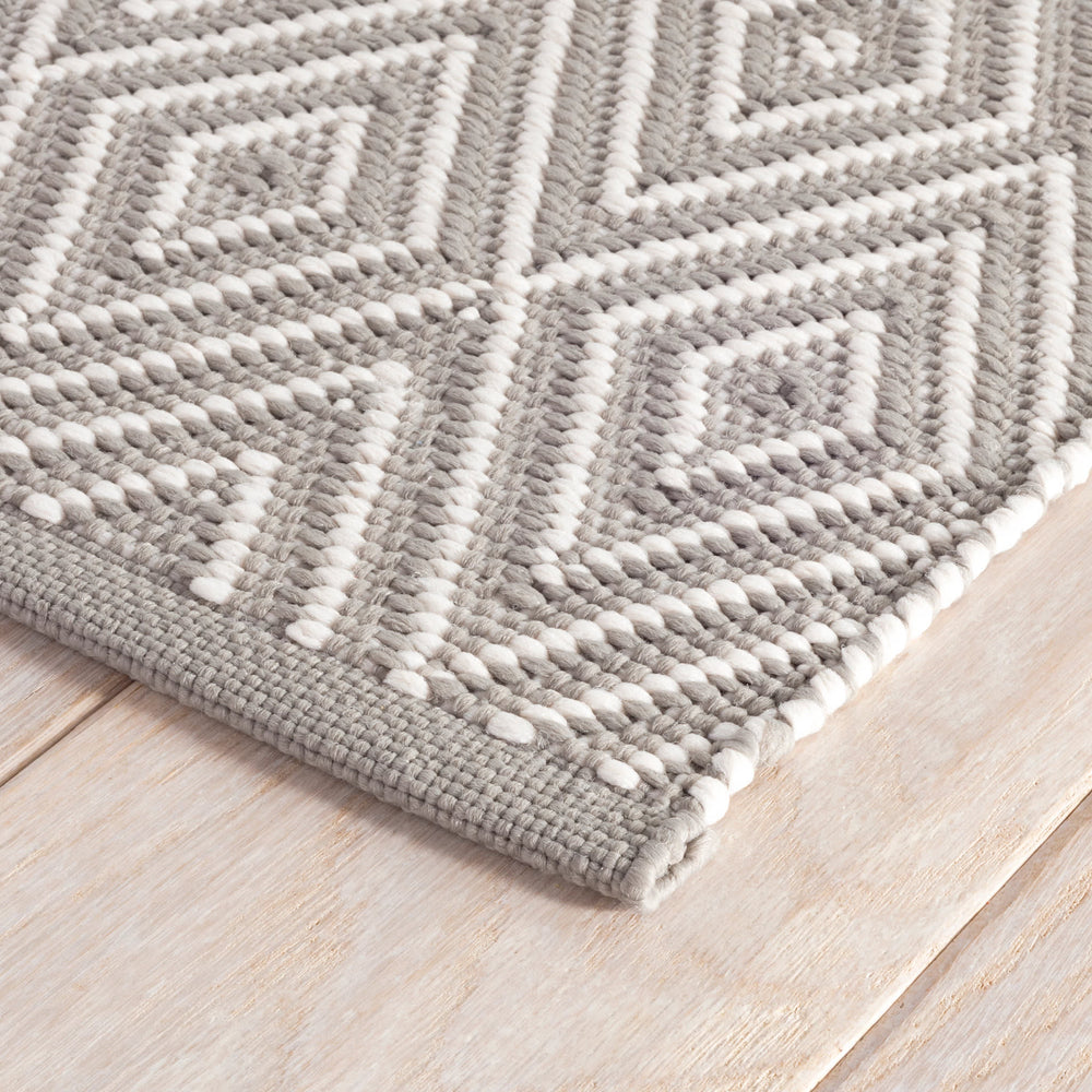 Diamond Handwoven Indoor/Outdoor Rug | Fieldstone/Ivory