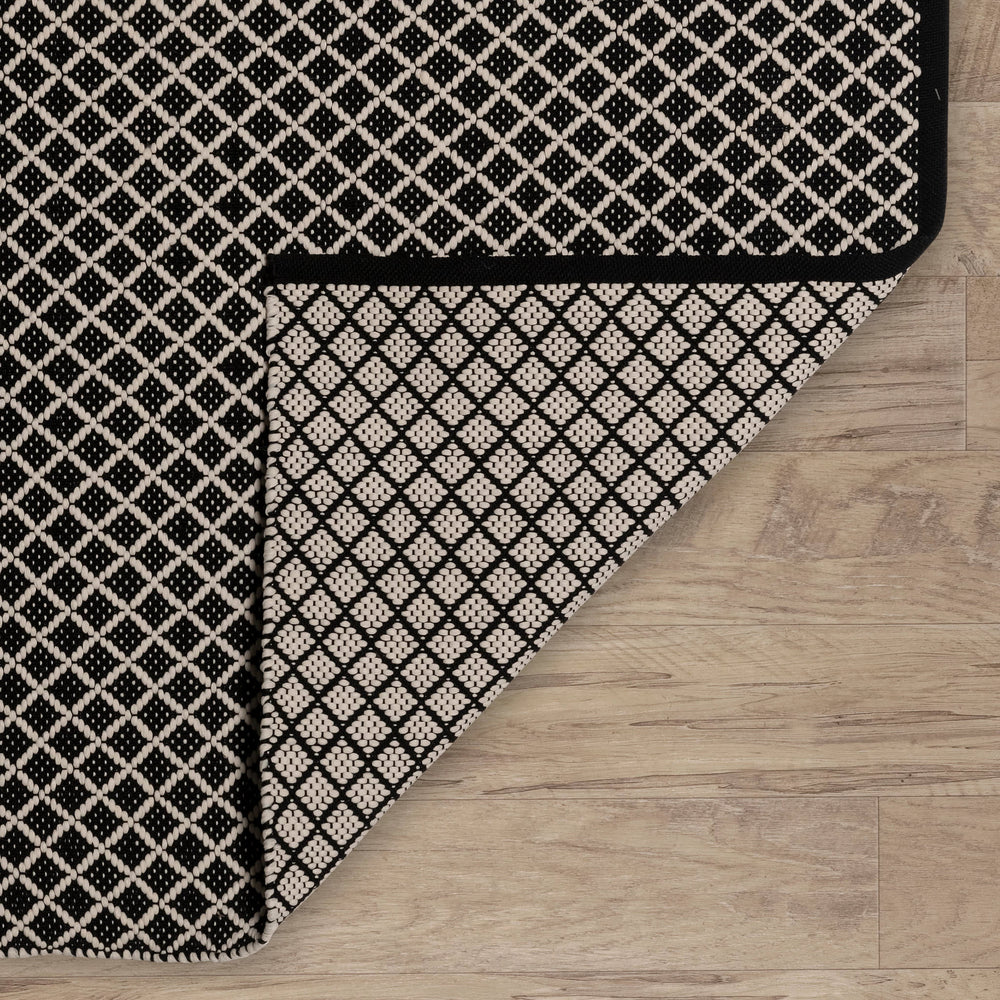 Trellis Handwoven Indoor/Outdoor Rug | Black