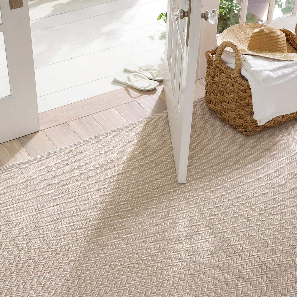 Herringbone Handwoven Indoor/Outdoor Rug | Linen/White