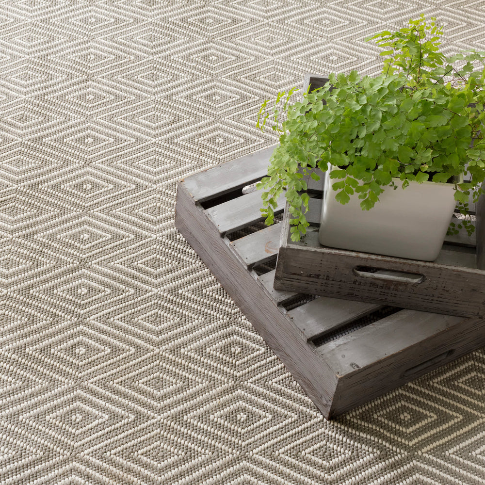 Diamond Handwoven Indoor/Outdoor Rug | Fieldstone/Ivory