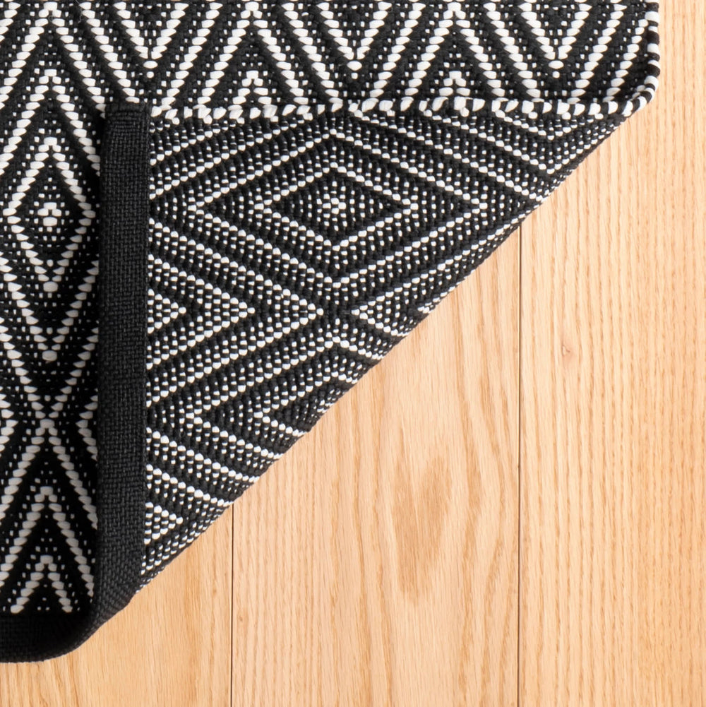 Diamond Handwoven Indoor/Outdoor Rug | Black/Ivory