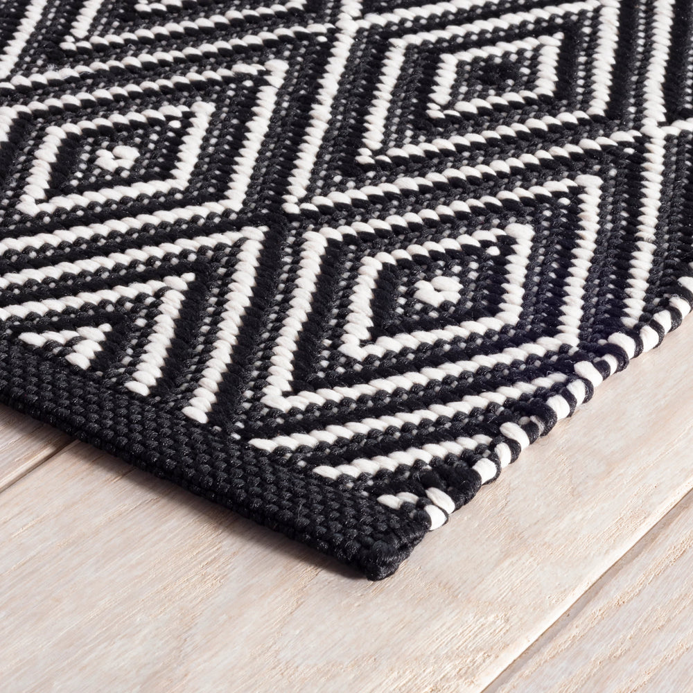 Diamond Handwoven Indoor/Outdoor Rug | Black/Ivory