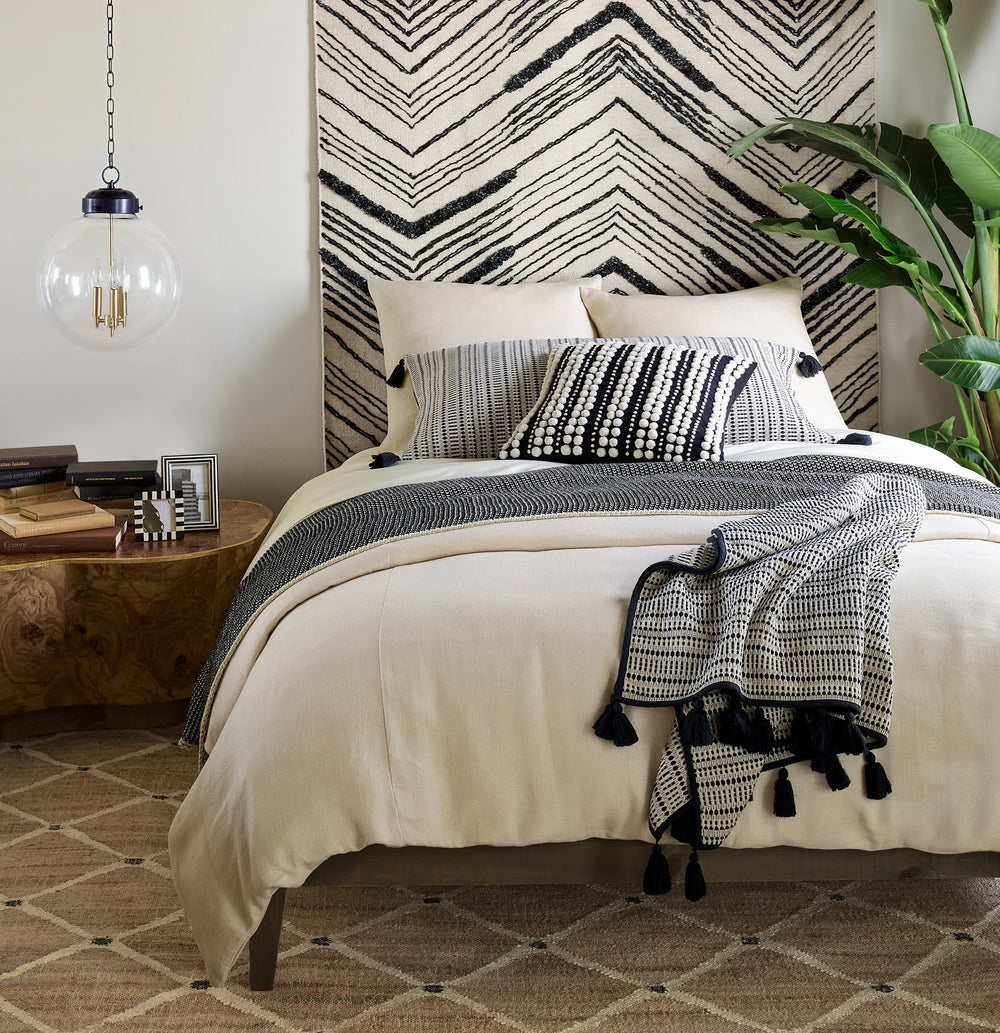 Kumi Jacquard Throw | Black