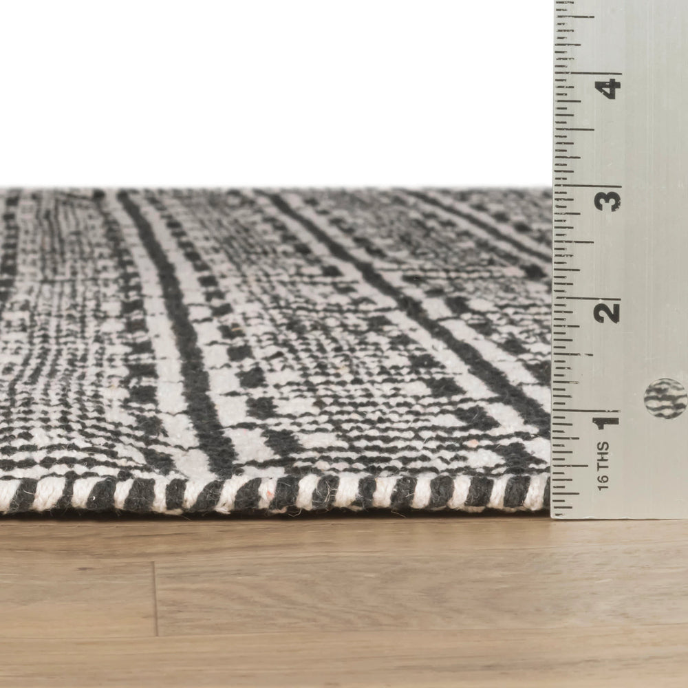 Zipper Handwoven Cotton Rug | Black/Ivory