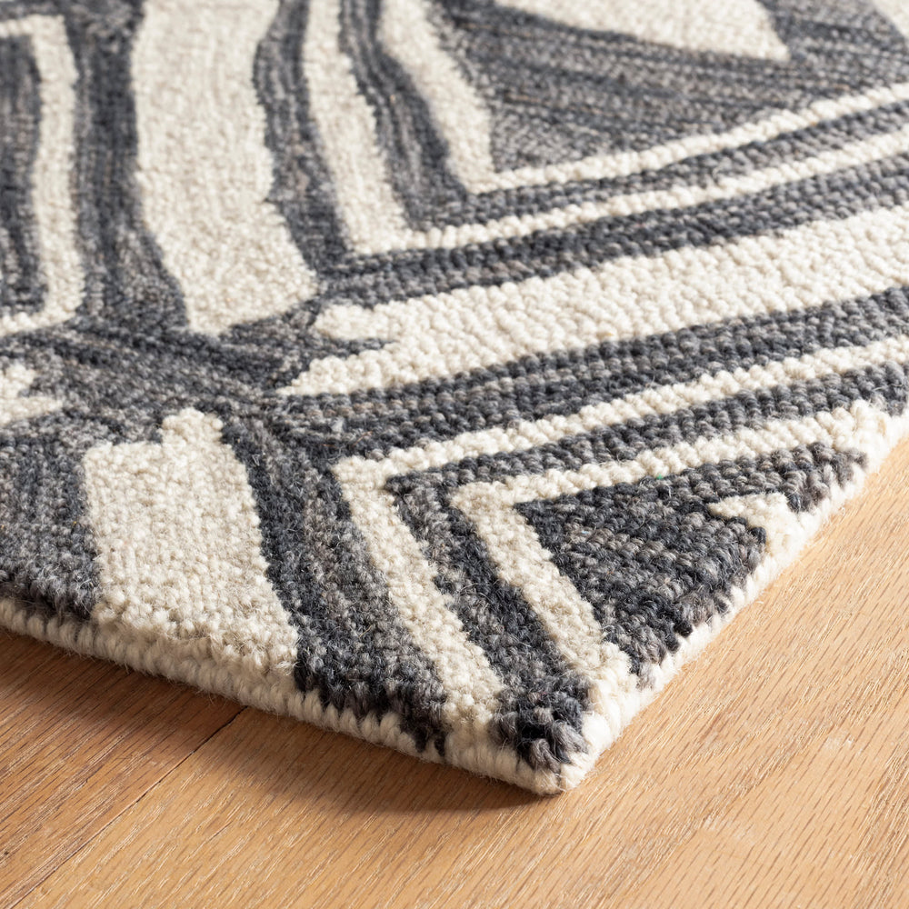 Titan Hand Micro Hooked Wool Rug | Black