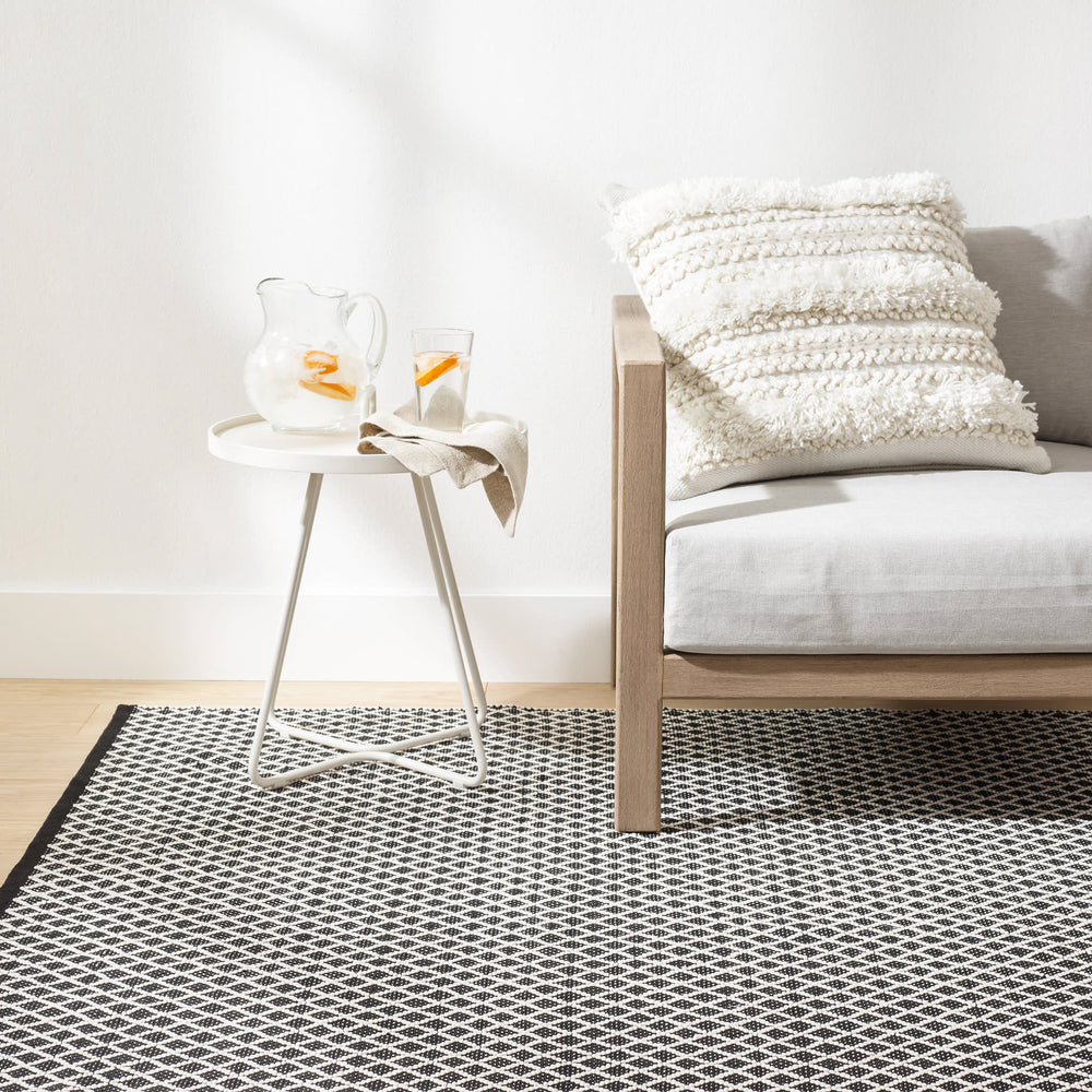 Trellis Handwoven Indoor/Outdoor Rug | Black
