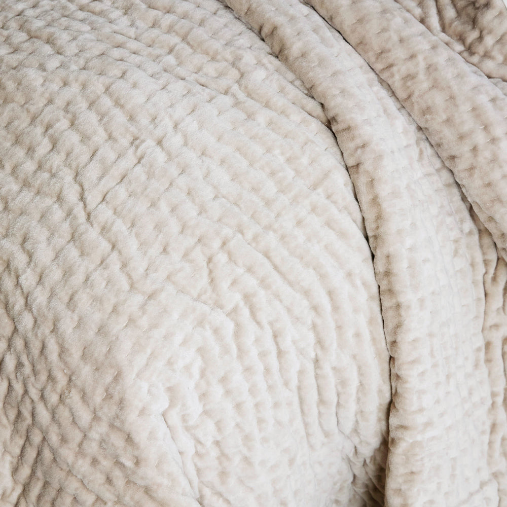 Viola Velvet Quilt | Grey