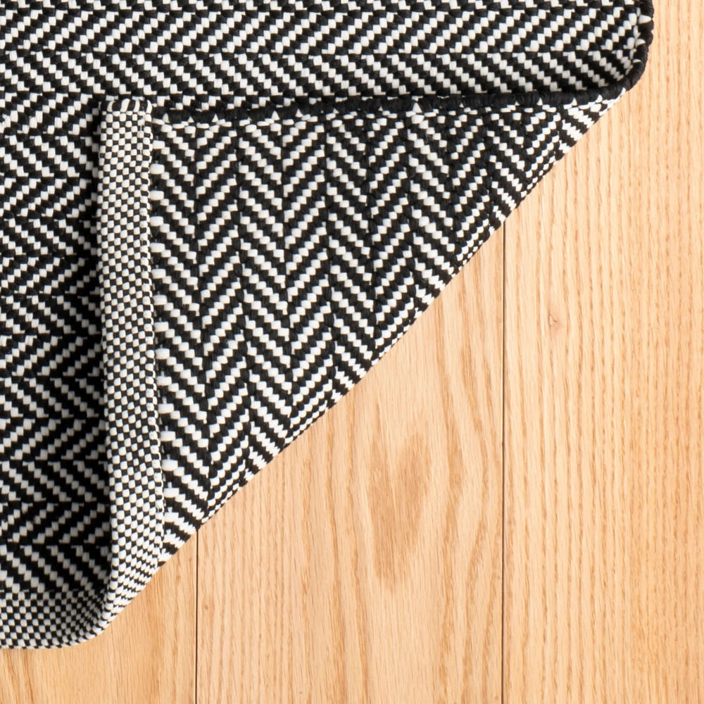 Herringbone Handwoven Indoor/Outdoor Rug | Black/Ivory
