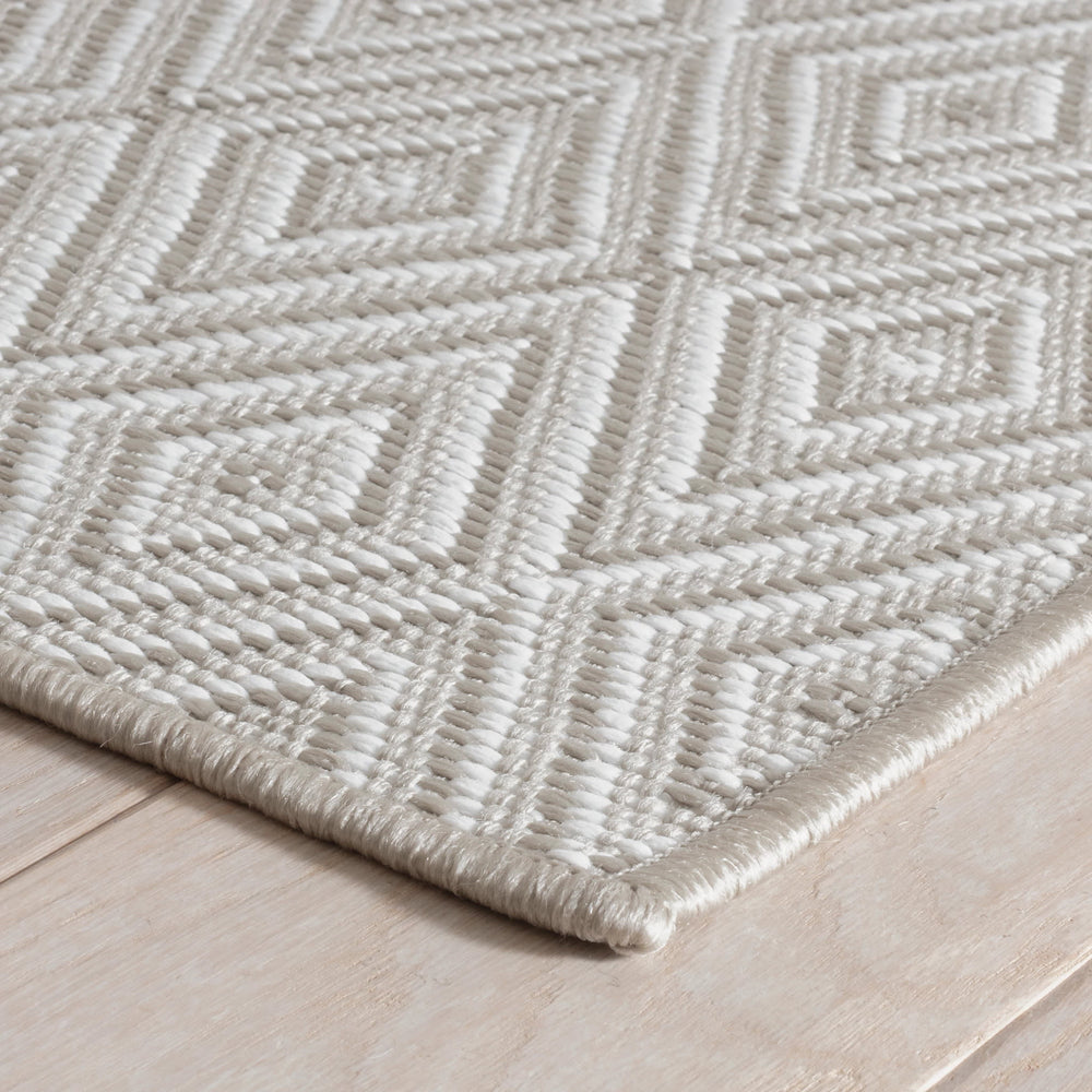 Diamond Handwoven Indoor/Outdoor Rug | Platinum/White