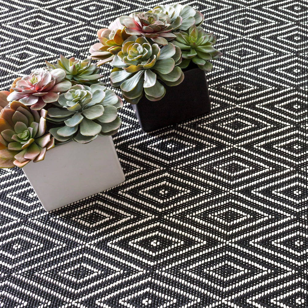 Diamond Handwoven Indoor/Outdoor Rug | Black/Ivory